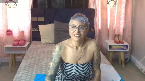 Snapshot of charlotte__gray chatting on December 4, 2025, 7:55 pm CHARLOTTE GRAY online show from December 4, 2025, 7:55 pm