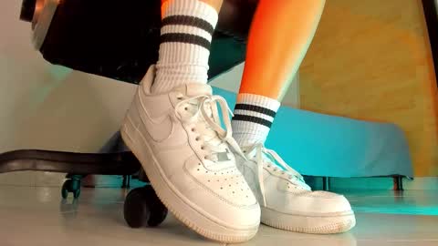 charlotte  grey online show from November 17, 2025, 11:49 am