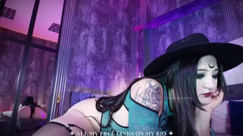 Snapshot of charlotte_germanotta_ chatting on October 24, 2025, 5:09 pm Charlotte online show from October 24, 2025, 5:09 pm