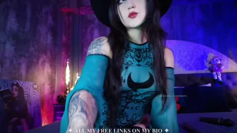 Snapshot of charlotte_germanotta_ chatting on December 2, 2025, 6:36 pm Charlotte online show from December 2, 2025, 6:36 pm