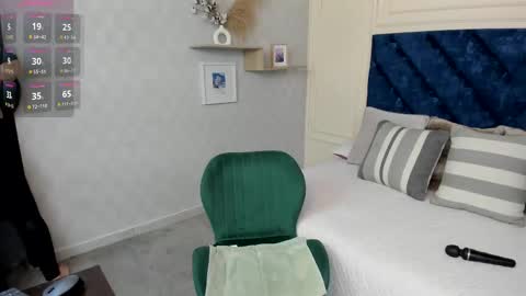 Charlotte Mayers online show from November 3, 2025, 11:44 am