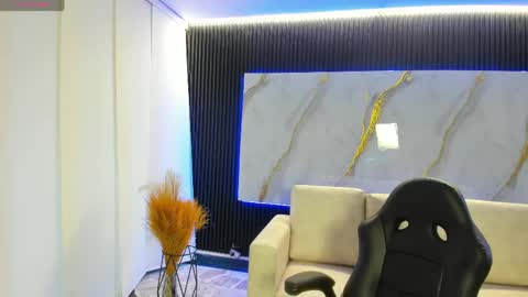 Snapshot of charlotte_whitee1 chatting on April 17, 2026, 11:46 am Charlotte Everyday From 0700 to 1300 Col Time online show from April 17, 2026, 11:46 am