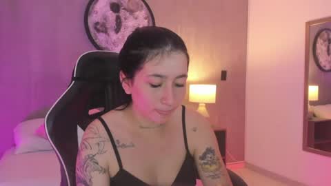 Charlottee online show from June 10, 2026, 2:01 am