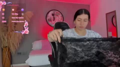 Charlottee online show from June 19, 2026, 2:05 am