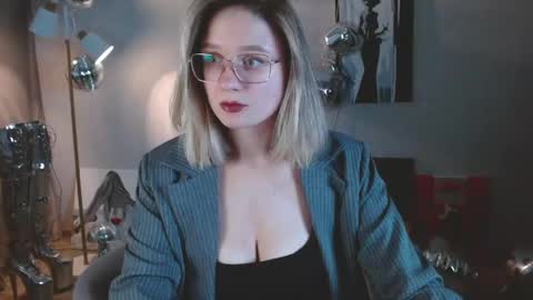 Snapshot of charming_beauty chatting on May 3, 2026, 3:01 am Michelle online show from May 3, 2026, 3:01 am