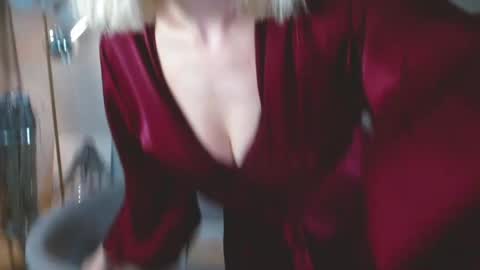 Snapshot of charming_beauty chatting on May 7, 2026, 3:01 am Michelle online show from May 7, 2026, 3:01 am