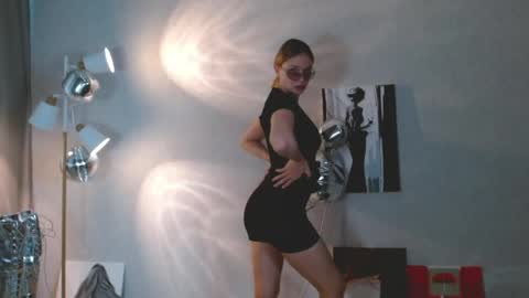 Snapshot of charming_beauty chatting on May 8, 2026, 1:33 am Michelle online show from May 8, 2026, 1:33 am