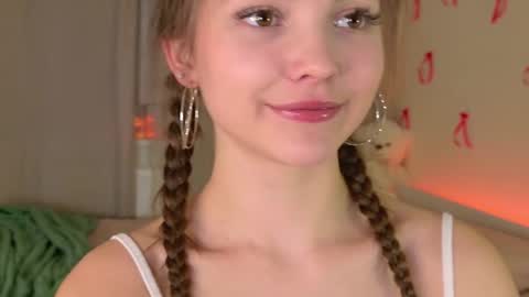 Snapshot of charming_bliss chatting on January 12, 2026, 4:01 pm Kaylee online show from January 12, 2026, 4:01 pm