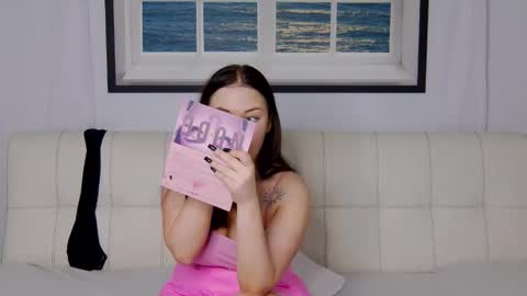 charming_lolla online show from October 5, 2025, 11:46 pm