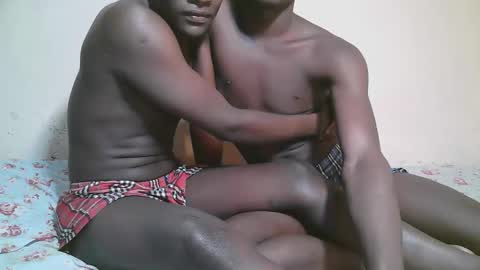 charmzboy online show from November 28, 2025, 4:26 am