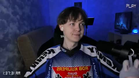 lynxy online show from October 25, 2025, 10:37 pm