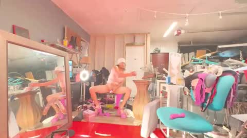 Snapshot of chavezechavez4207 chatting on October 7, 2025, 5:48 am MasterPRO online show from October 7, 2025, 5:48 am