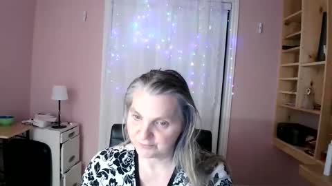 Snapshot of chealsiek chatting on April 24, 2026, 12:35 am chealsiek online show from April 24, 2026, 12:35 am
