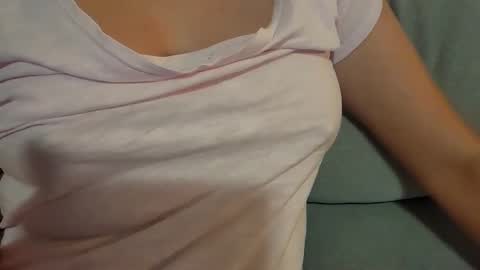 Snapshot of cheeekycouple02 chatting on December 17, 2024, 12:56 am Cheeeky couple online show from December 17, 2024, 12:56 am