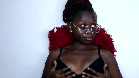 Snapshot of cheeky_charms chatting on September 25, 2025, 2:21 pm cheeky_charms online show from September 25, 2025, 2:21 pm