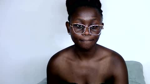 Snapshot of cheeky_charms chatting on October 8, 2025, 1:09 pm cheeky_charms online show from October 8, 2025, 1:09 pm