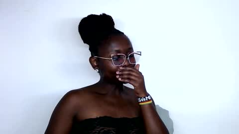 Snapshot of cheeky_charms chatting on October 17, 2025, 12:47 am cheeky_charms online show from October 17, 2025, 12:47 am