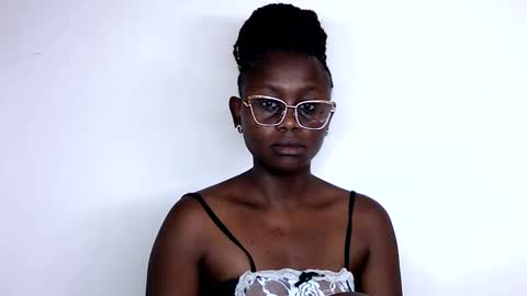 Snapshot of cheeky_charms chatting on October 19, 2025, 11:33 am cheeky_charms online show from October 19, 2025, 11:33 am