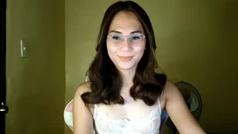 chelly4u69 online show from May 19, 2026, 1:56 am