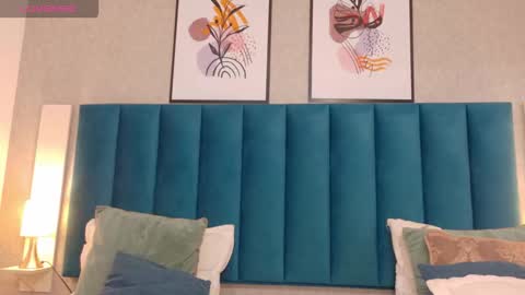   online show from October 22, 2025, 7:35 pm