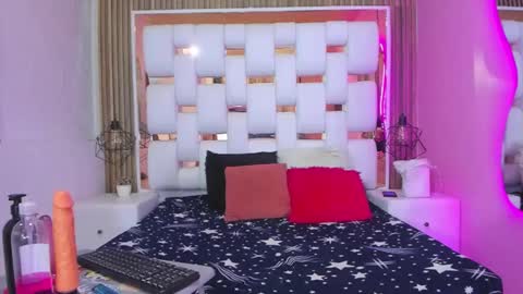 Snapshot of cherry_mew chatting on February 21, 2025, 9:24 am Cherry Mew and jean online show from February 21, 2025, 9:24 am