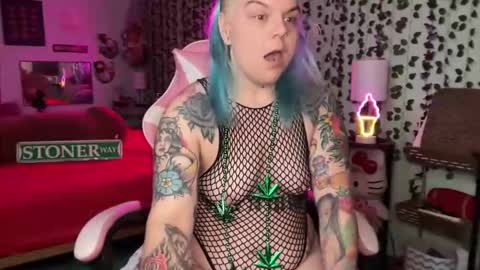 CherryBombBomb online show from April 19, 2026, 5:29 am