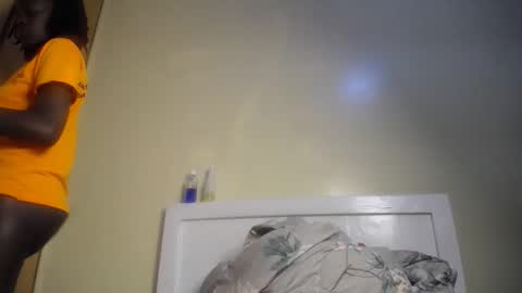 cherrycuddle2 online show from December 14, 2025, 12:21 pm