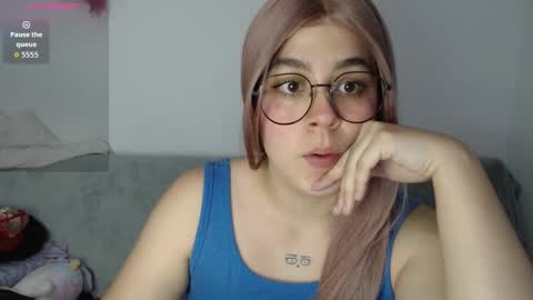 cherrypeach_ online show from October 7, 2025, 4:04 pm