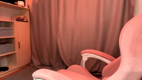 Snapshot of cherryrush951544 chatting on February 5, 2026, 2:43 pm Evie online show from February 5, 2026, 2:43 pm