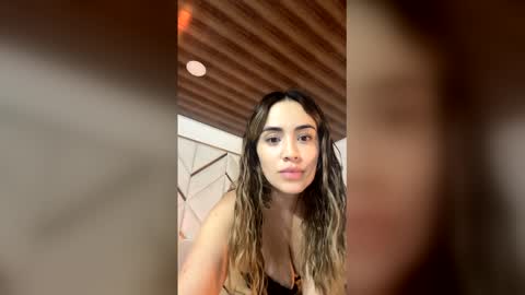 Snapshot of cherrysexx chatting on December 17, 2025, 2:39 am Nathalie online show from December 17, 2025, 2:39 am