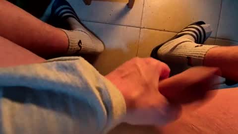 chevi23cm online show from December 4, 2025, 10:40 pm