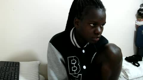 chichie_ online show from June 22, 2026, 3:08 am