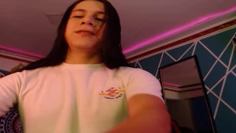 chico_explosivo online show from December 16, 2025, 2:49 am