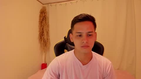 chicos_sexy online show from January 13, 2026, 1:27 pm