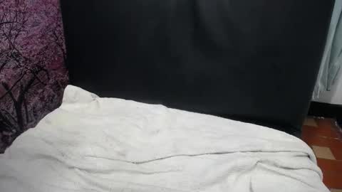 Chikys   online show from December 21, 2025, 3:19 pm