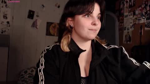 Saya online show from November 30, 2025, 9:08 pm