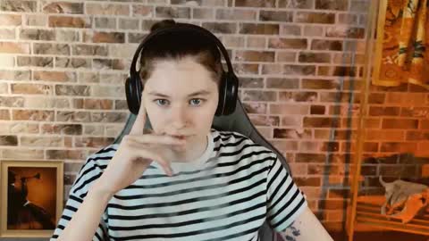 Bella online show from December 19, 2025, 9:49 am