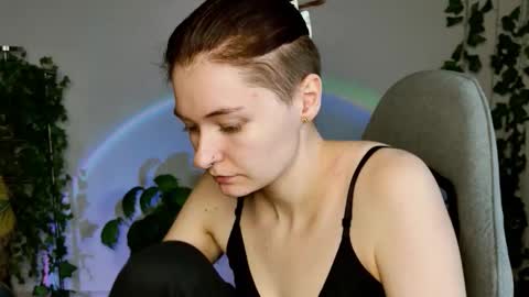 Snapshot of chillsnail_bro chatting on March 3, 2026, 9:15 am Bella online show from March 3, 2026, 9:15 am