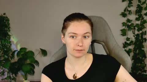 Snapshot of chillsnail_bro chatting on April 5, 2026, 9:06 am Bella online show from April 5, 2026, 9:06 am