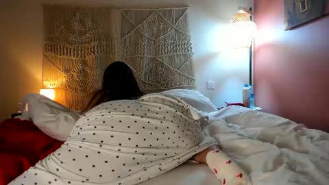 Snapshot of chillwithcamii chatting on November 25, 2025, 9:31 am yoursensualparadise online show from November 25, 2025, 9:31 am