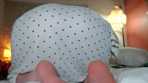 yoursensualparadise online show from April 15, 2026, 11:49 pm