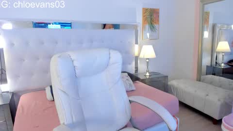 Chloe online show from November 13, 2025, 11:31 am