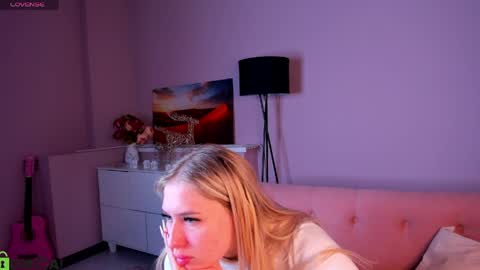 Chloe online show from April 26, 2026, 2:53 am