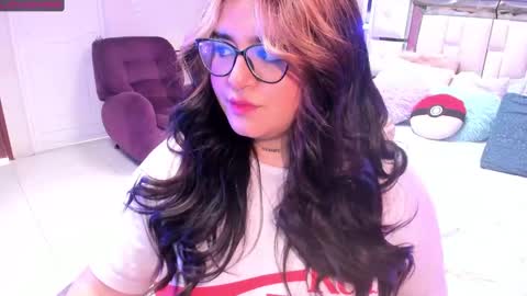 chloe bonnet Connection Monday to Saturday 3 pm Chicago INDEPENDENT MODEL . online show from December 7, 2024, 6:48 pm