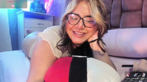 chloe bonnet Connection Monday to Saturday 3 pm Chicago INDEPENDENT MODEL . online show from January 11, 2025, 10:18 pm