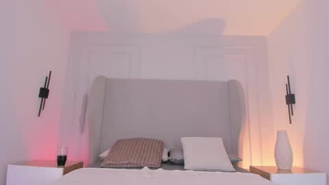 Chloe online show from November 21, 2025, 10:25 am