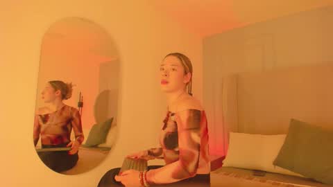 Chloe online show from March 12, 2026, 12:22 pm