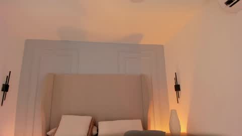 Chloe online show from April 5, 2026, 12:02 pm