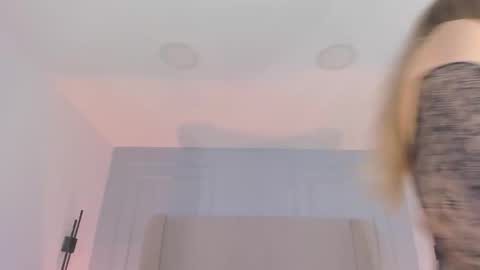 Chloe online show from May 22, 2026, 3:39 pm