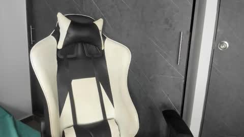 Snapshot of chloe_evans21 chatting on October 24, 2025, 10:17 pm chloe online show from October 24, 2025, 10:17 pm